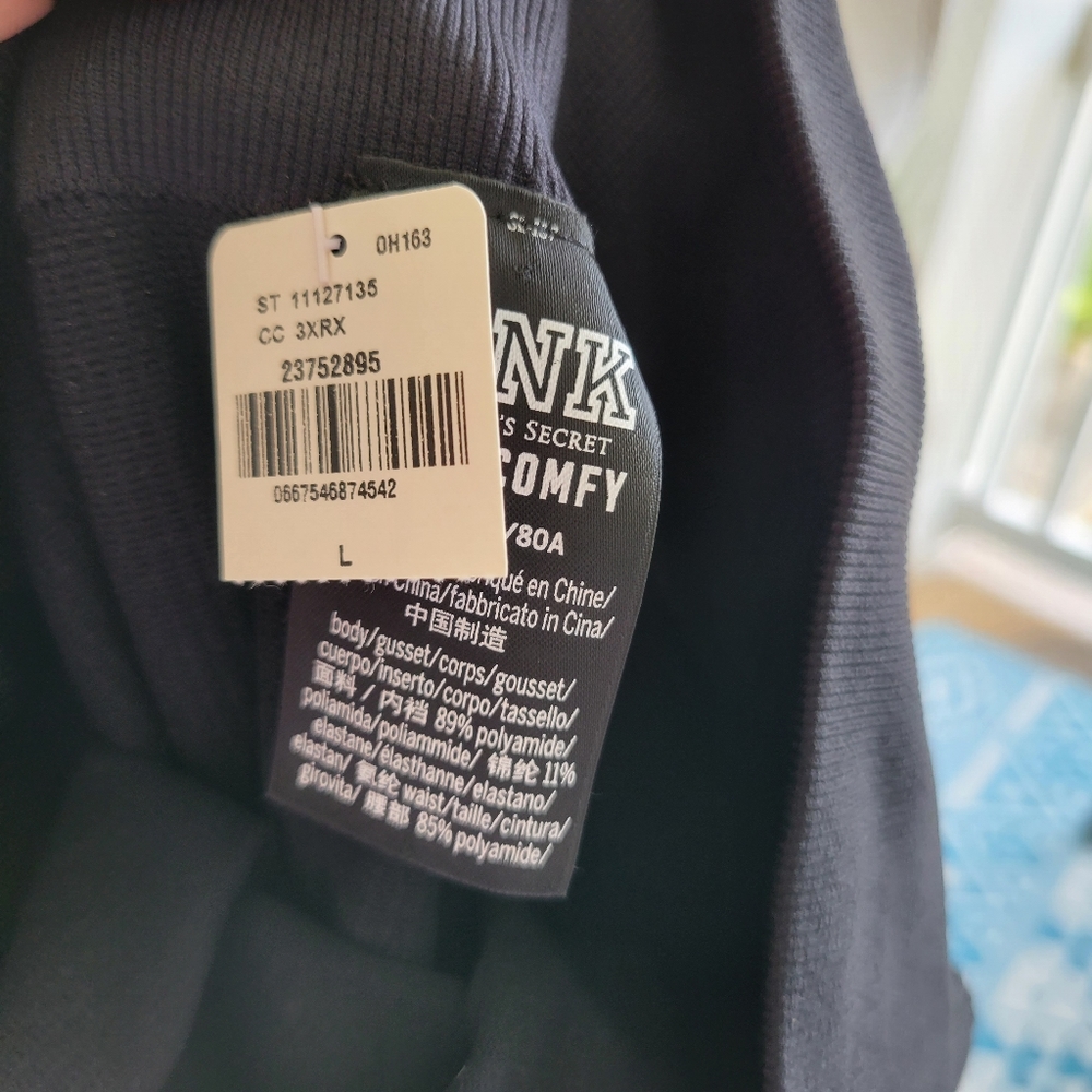 🚫SOLD🚫VS PINK COOL & COMFY CUT OUT TIGHTS - Picture 12 of 16